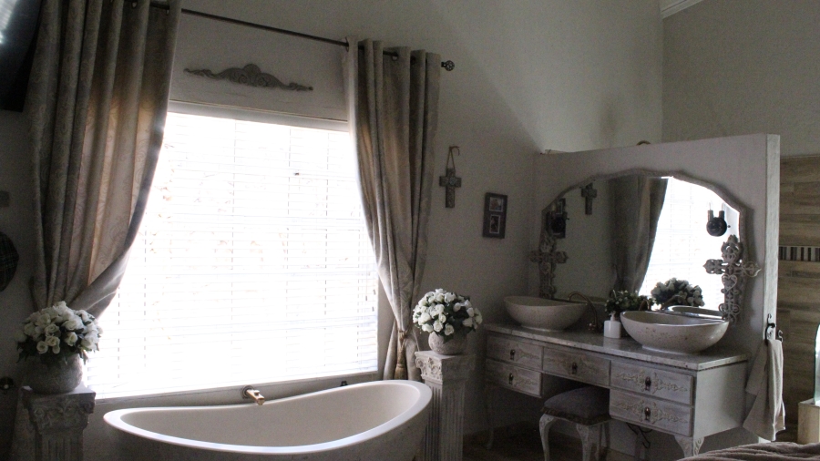 5 Bedroom Property for Sale in Parys Free State